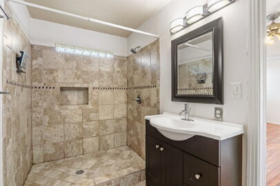Building Photo - Beautiful Kern Place- 4 bedrooms, 3 baths and Refrigerated AC.