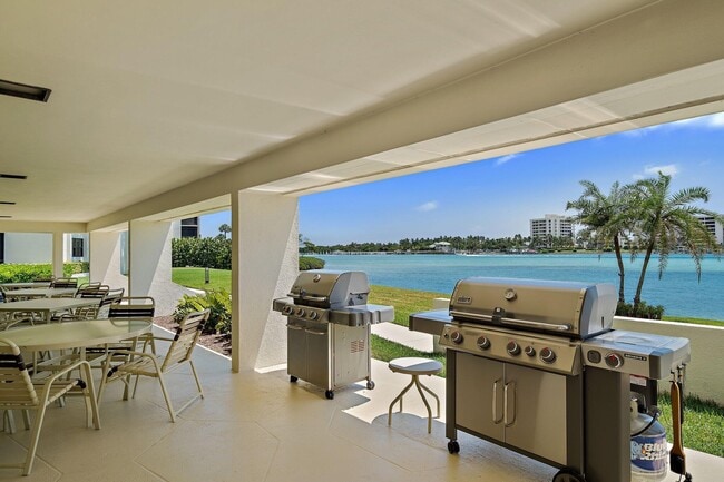 Building Photo - 19800 Sandpointe Bay Dr