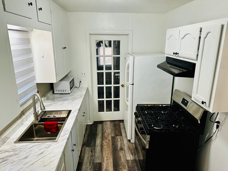 Building Photo - 1316 Buena Vista Dr SE