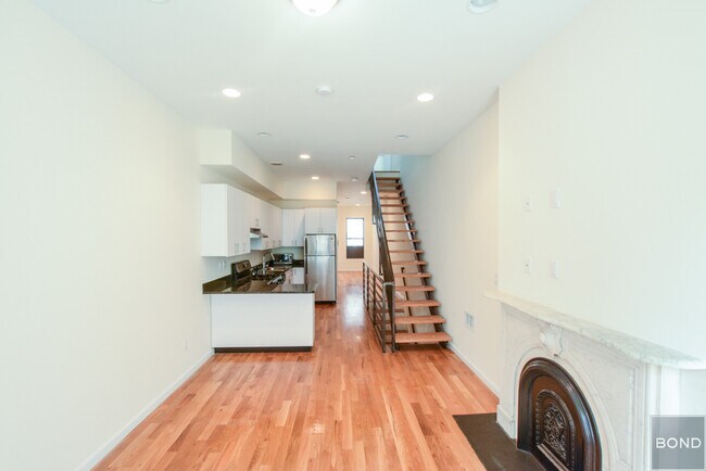 Building Photo - 151 E 71st St