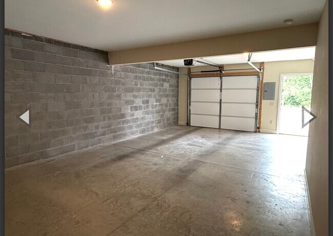 Building Photo - 704 Grays Pointe Ct
