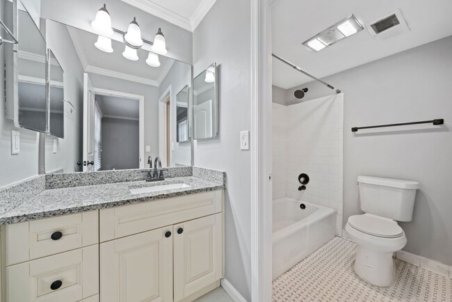 Building Photo - 2 Bed Condo Available In Cross Creek Commu...