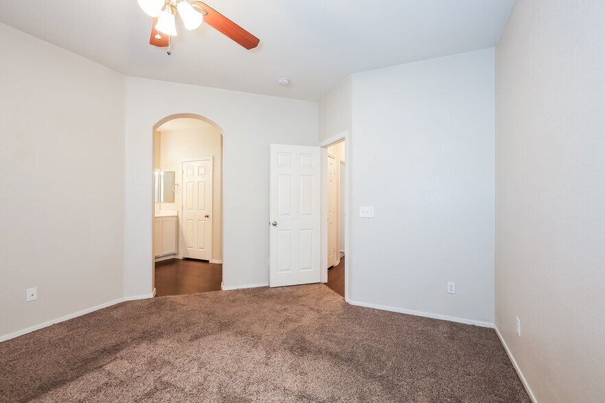 Building Photo - 3012 Pumpkin Harvest Ave