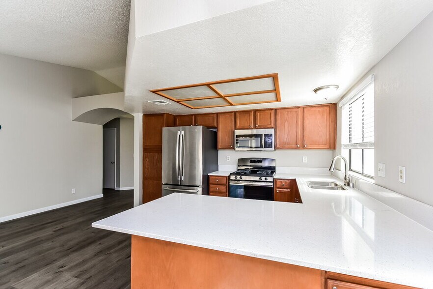 Building Photo - 3601 Uranus Dr