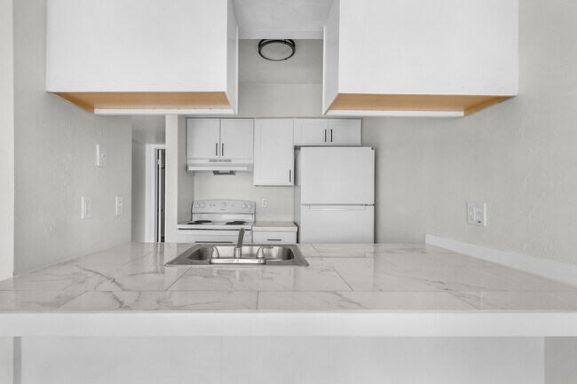 Building Photo - The Lakeside at 2315