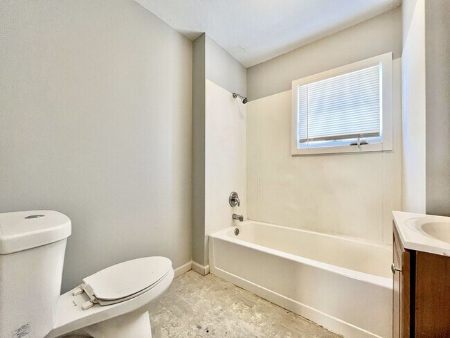 Building Photo - Delaware 81-PLACEMENT Procedure (income restricted)