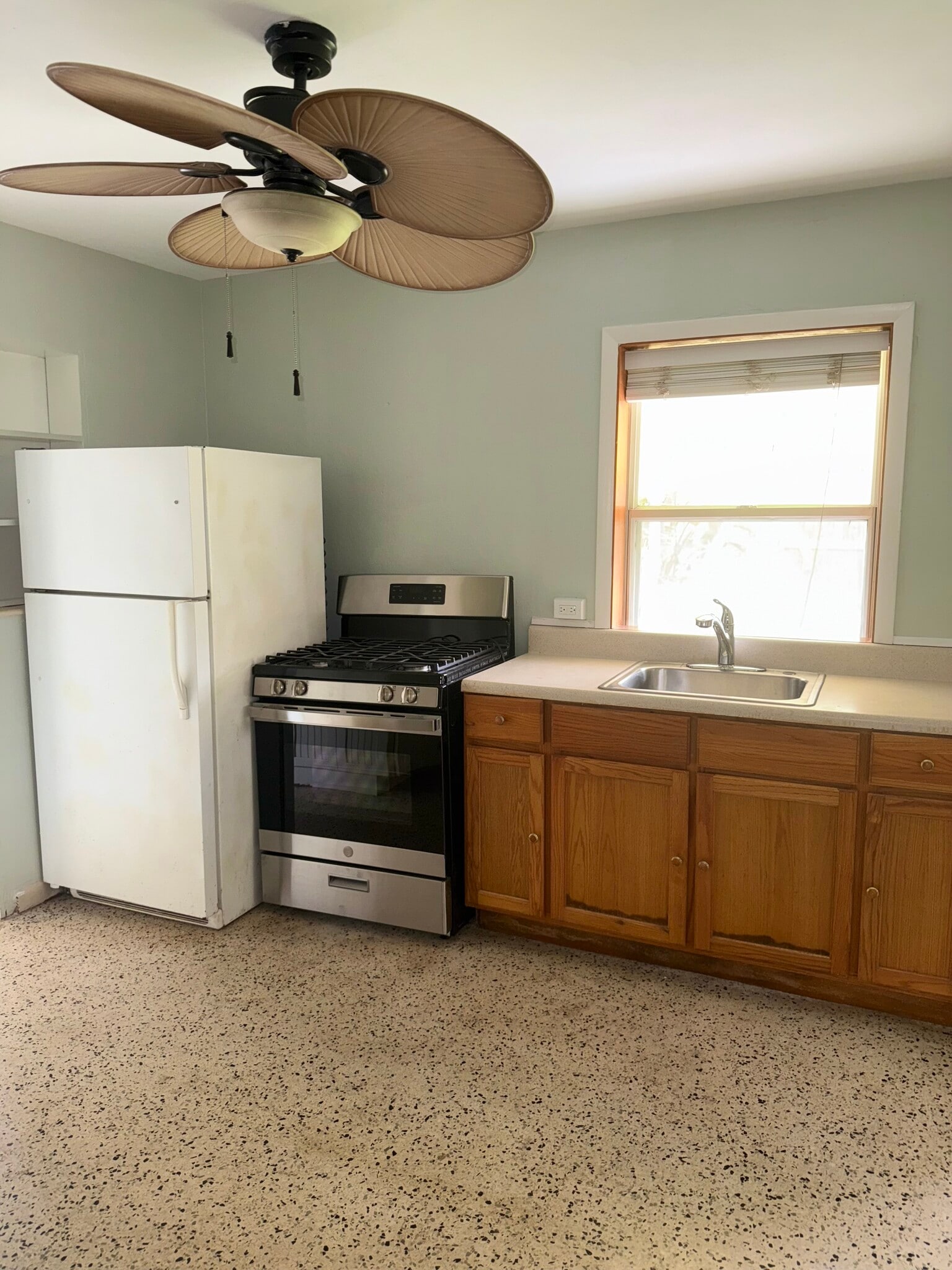 APT B KITCHEN - 2929 Patterson Ave