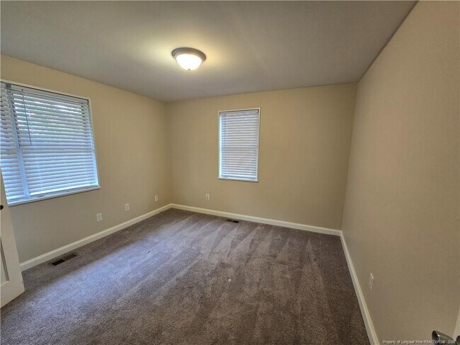 Building Photo - 479 McBain Dr