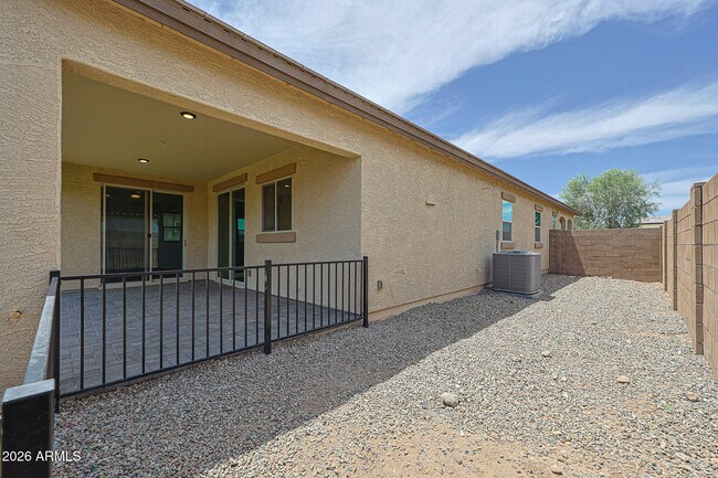Building Photo - 17435 W Laurie Ln