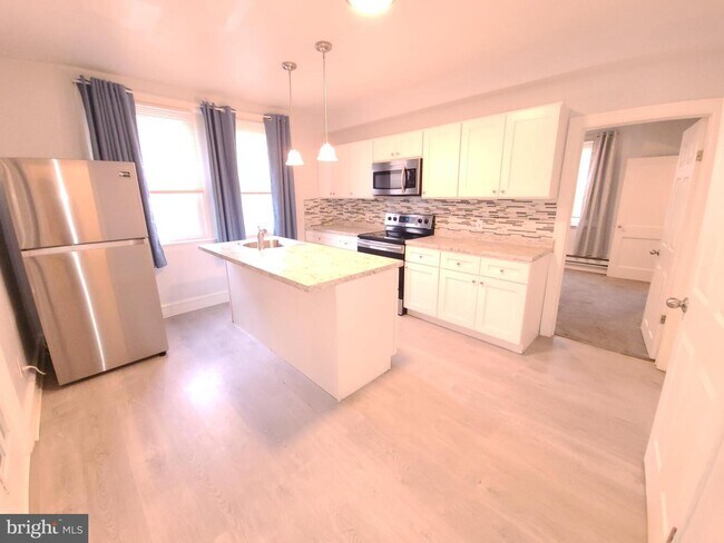 Building Photo - 1401 Alcott St