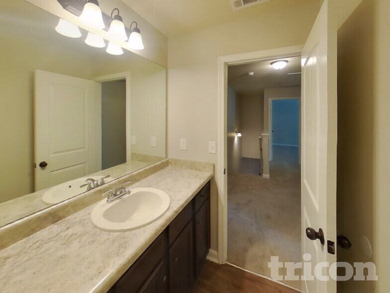 Building Photo - 131 Huntsman Dr