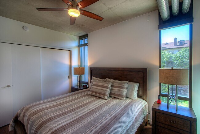 Building Photo - Highrise 1 Bedroom at Portland on the Park