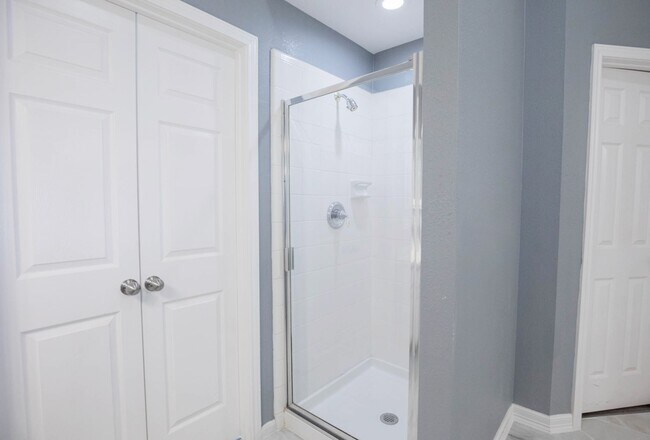 Building Photo - 18135 Somerset Knolls Ct