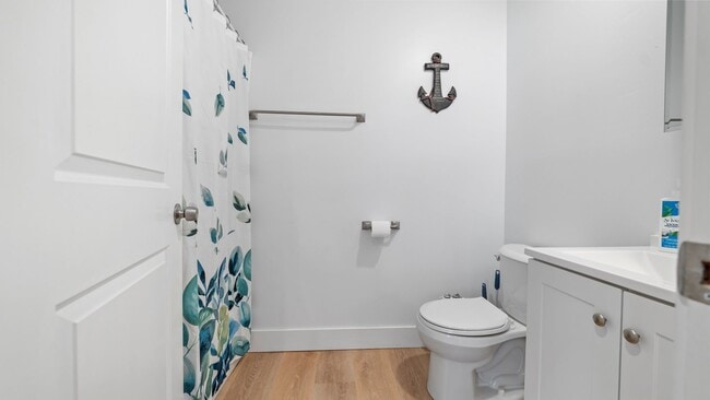 Building Photo - Introducing a charming 2-bedroom, 1-bathro...