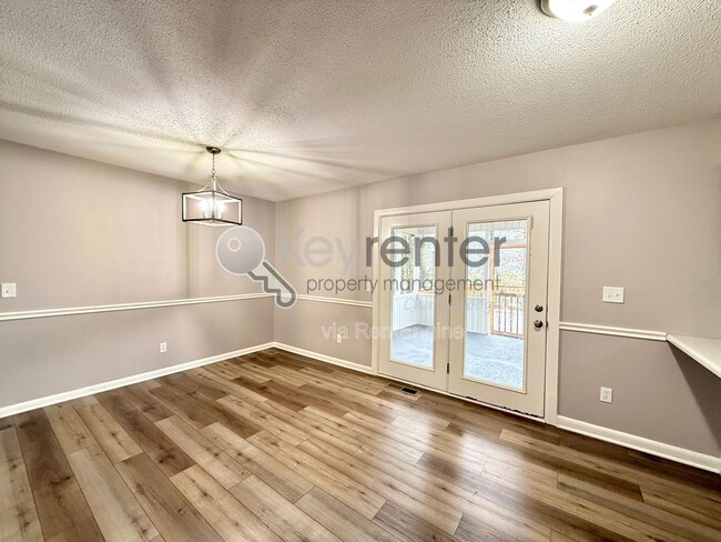 Building Photo - 4627 Hillmont Ln