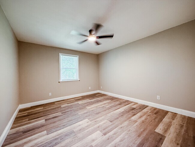 Building Photo - 9881 Guidy Ln