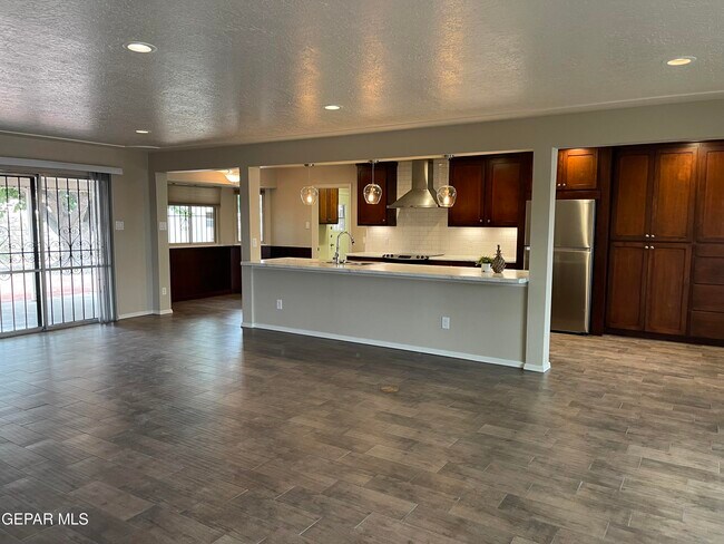 Building Photo - 9220 Lait Dr