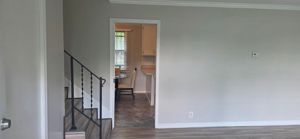 Building Photo - 647 Shipp Ln