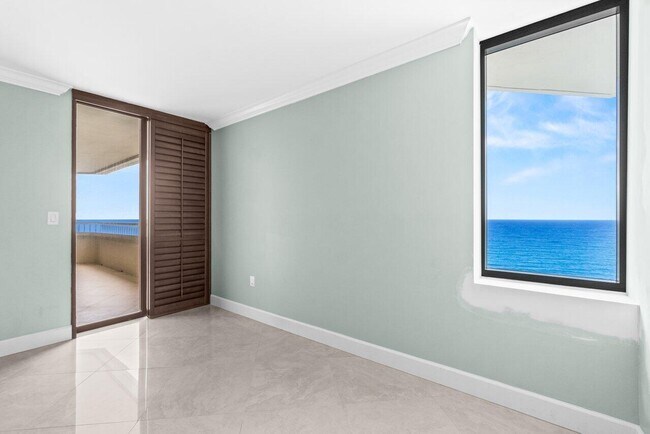 Building Photo - 5070 N Ocean Dr