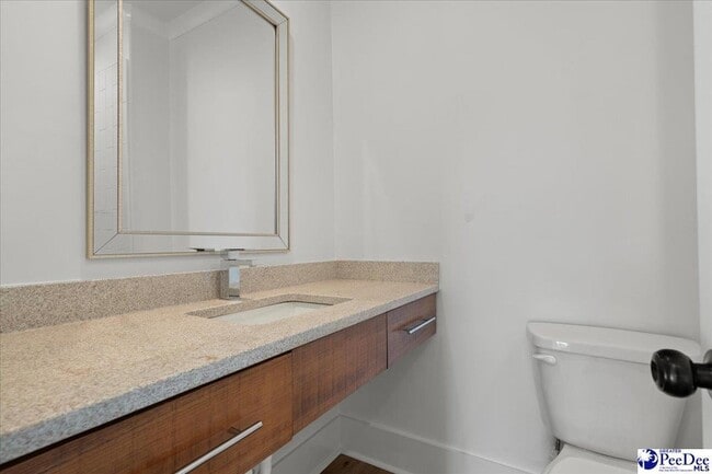 Building Photo - 501 W Cheves St