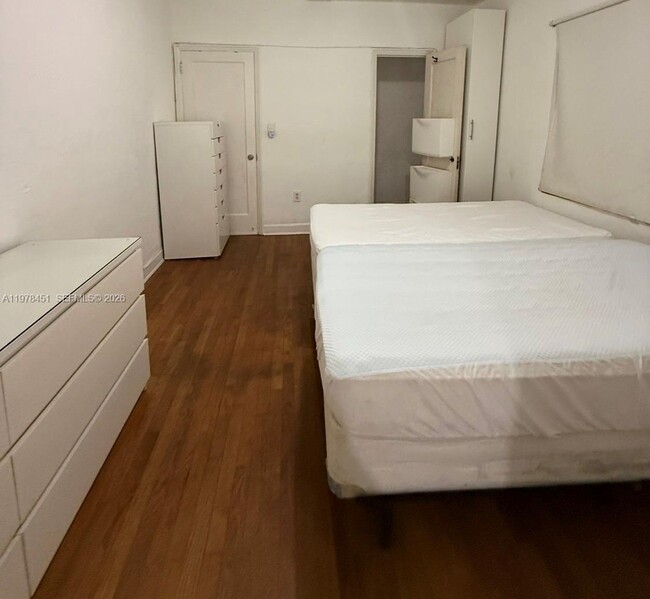 Building Photo - 3127 SW 21st St