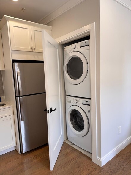 Building Photo - 93 George St