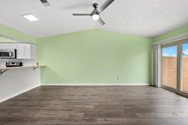 Building Photo - 5100 Hickory St