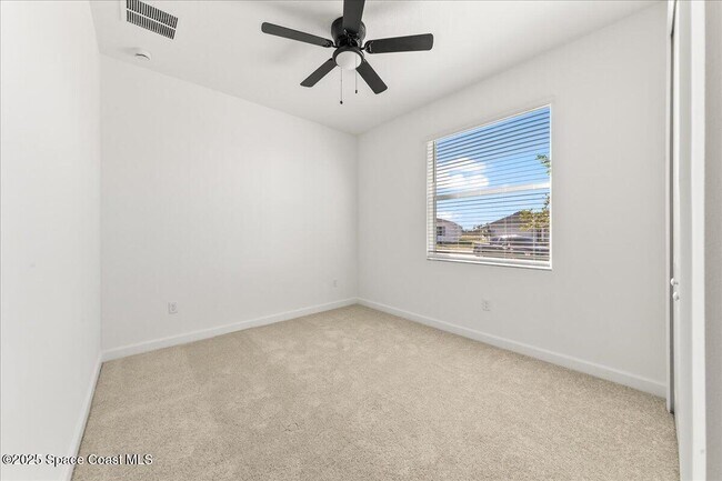 Building Photo - 2037 Island Ave NW