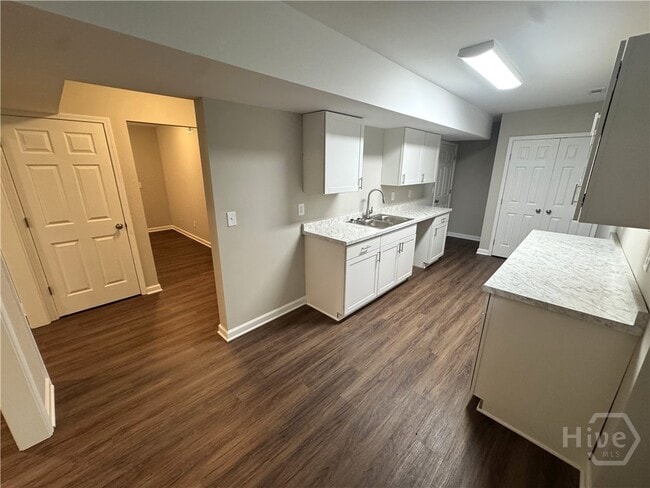 Building Photo - 620 Pinecrest Dr