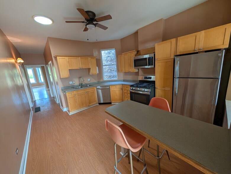 Building Photo - 3145 W Augusta Blvd