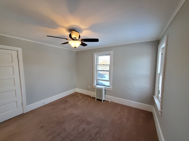 Building Photo - 396 W Clements Bridge Rd