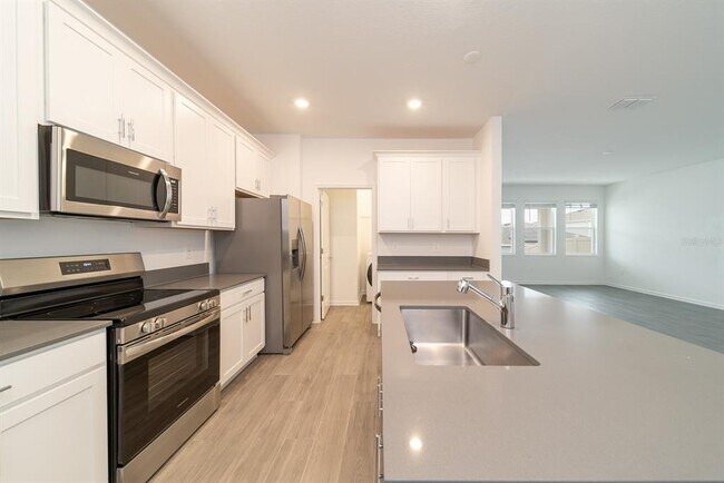 Building Photo - 2898 Armstrong Ave