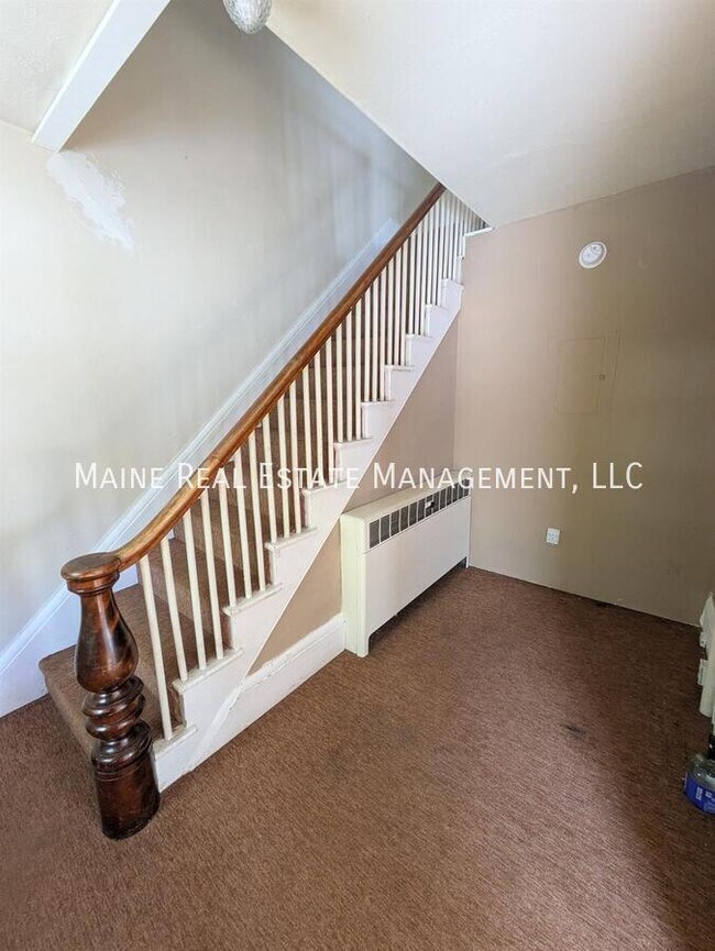 Building Photo - 15 Elm St