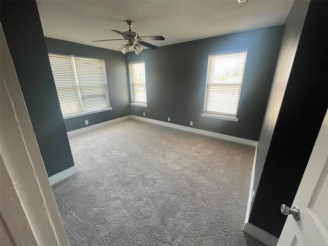 Building Photo - 1122 N Zang Blvd