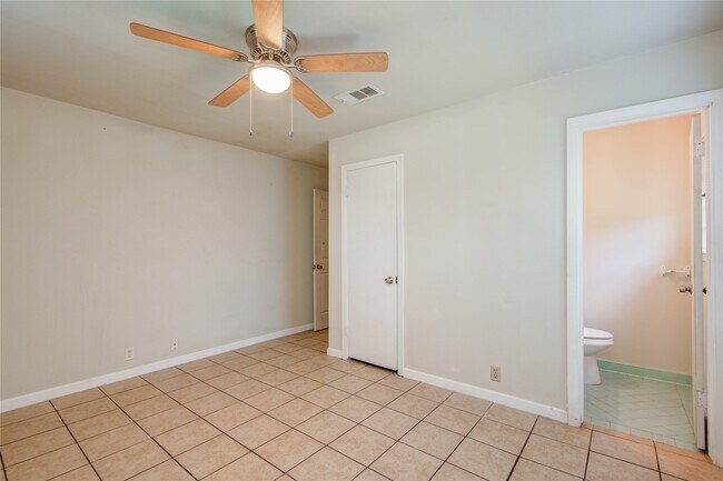 Building Photo - 9526 Balsam Ln