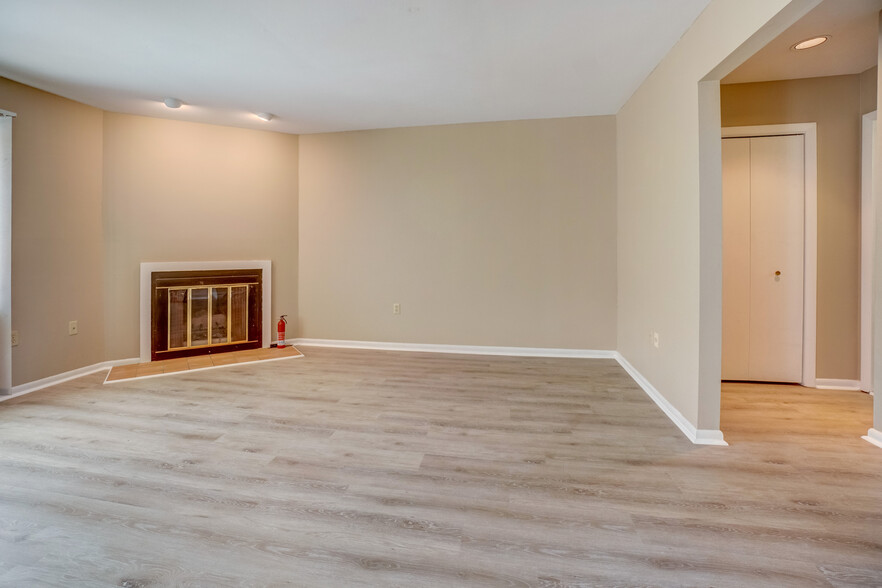 Building Photo - 165 Pheasant Ln