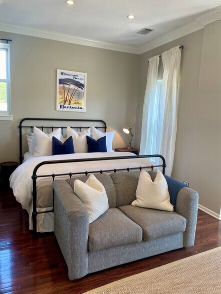 Building Photo - 916 W Wisconsin St