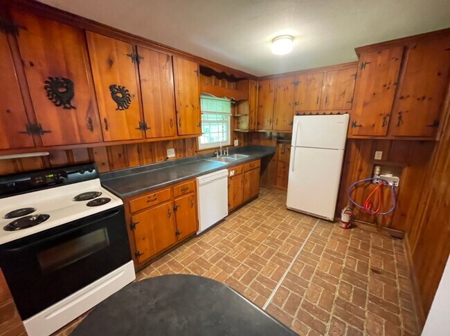Building Photo - Adorable Apex Ranch on 2 Acres of Land!