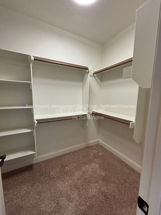 Building Photo - 1919 Sicily Ave