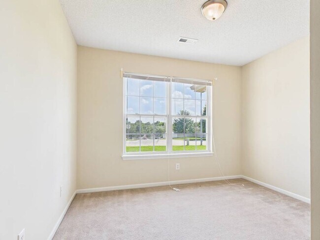 Building Photo - 703 Iron Horse Dr