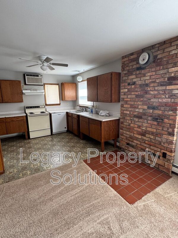 Building Photo - 408 2nd Ave NE