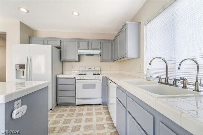 Building Photo - 9888 Sparrow Ridge Ave