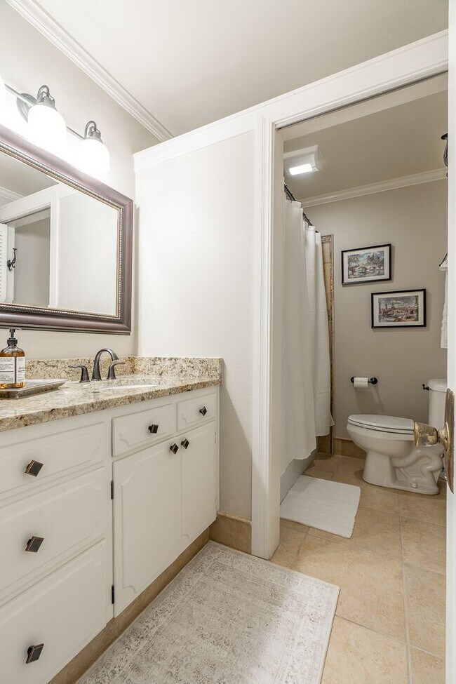 Building Photo - WHAT A VIEW!!! FULLY FURNISHED 5 BEDROOM & 4 BATH ON TOP OF MOUNT SEQUOYAH!!!