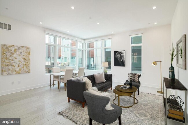 Building Photo - 142 S Front St