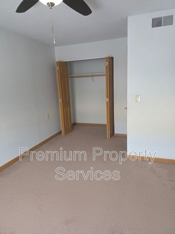 Building Photo - 435 Willis Ave