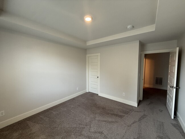 Building Photo - 22 Desert Oak Ct SW