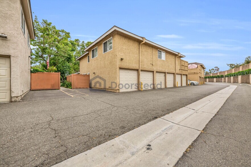 Building Photo - 12464 Rancho Vista Dr