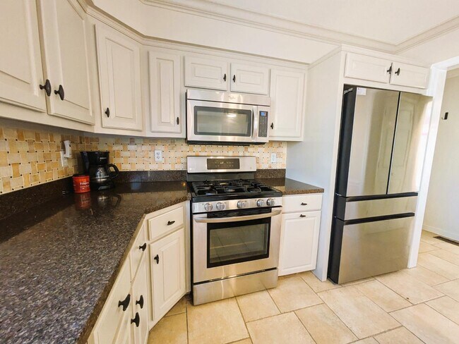 Building Photo - 417 Nichols Farm Dr