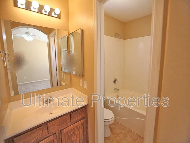 Building Photo - 2333 W Maldonado Dr