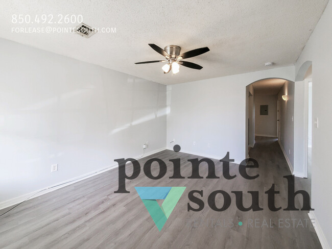 Building Photo - Dashing Duplex near Downtown Pensacola!